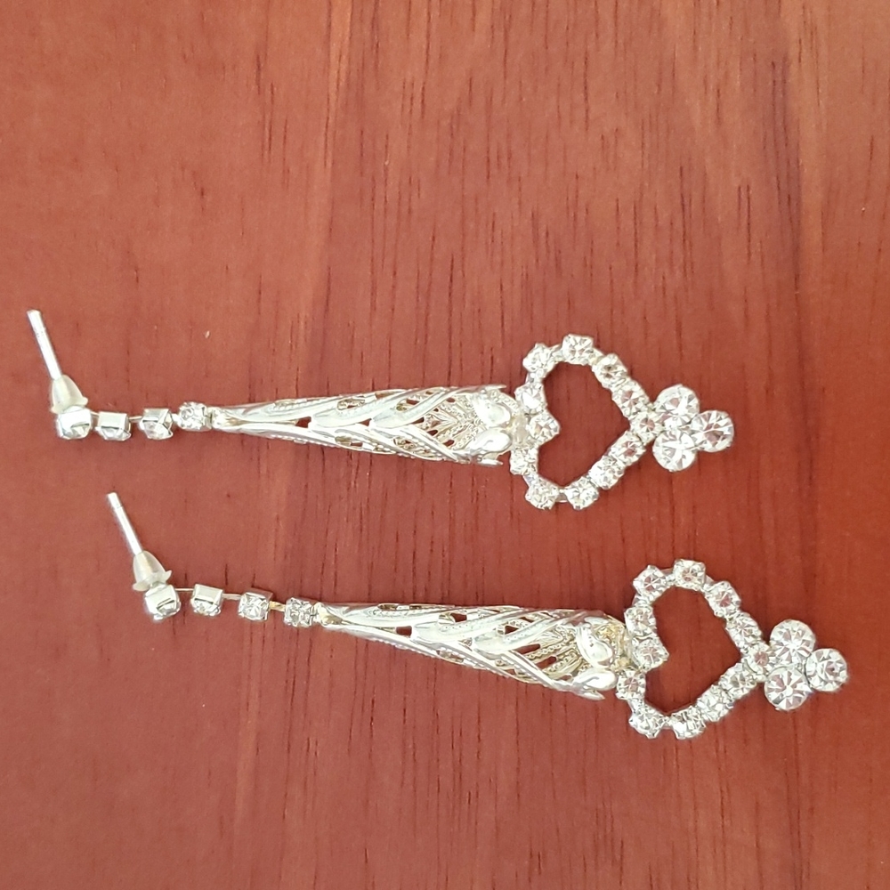 Silver tone dangle earring